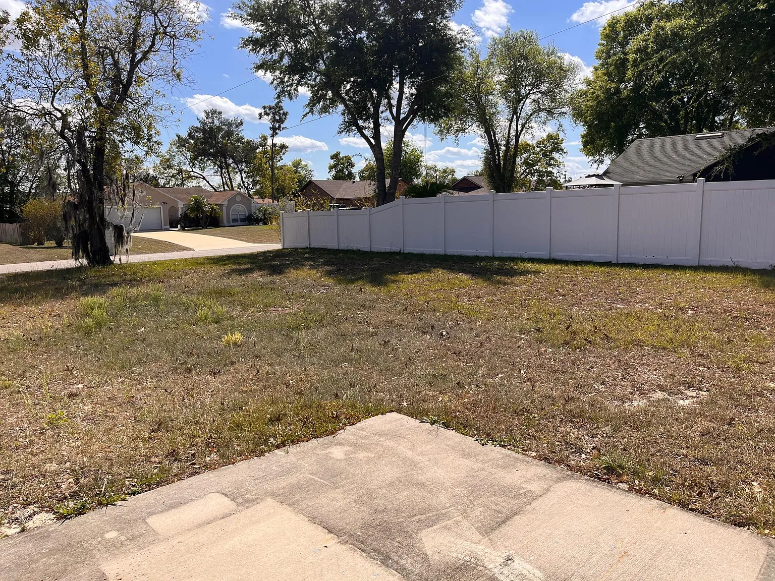682 Lola Ave — Photo 4