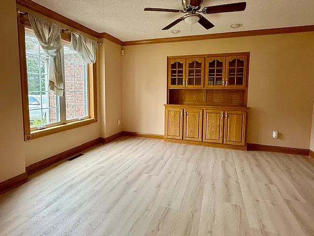 4 bed, 3550 sqft, $3,495 — Photo 4