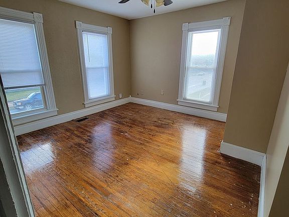 3rd image of 426 E Market St #1/2