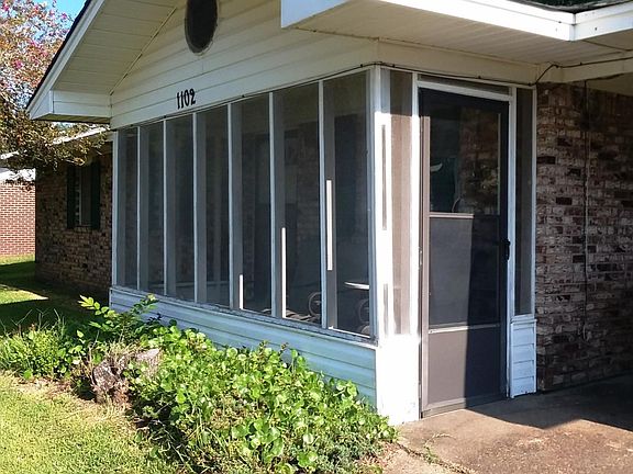 3rd image of 1102 Shirley Dr
