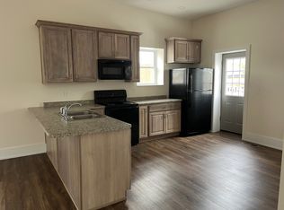 206 N Main St, Auburn, IN 46706