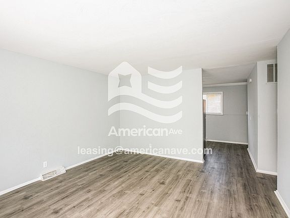 877911_005_living_room_12742490.jpg