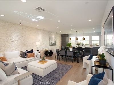 307 Ford, Costa Mesa, CA, 92627