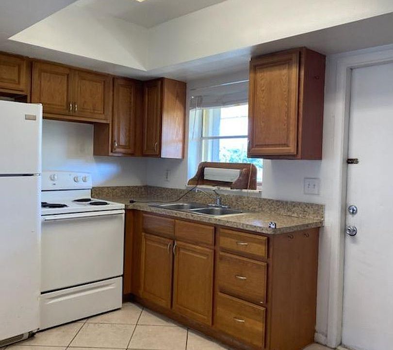 1st image of 890 NW 39th St APT 9