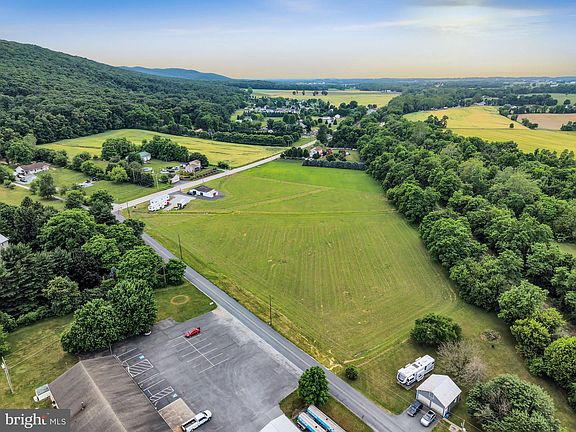 3rd image of 1112 Sheaffer Rd