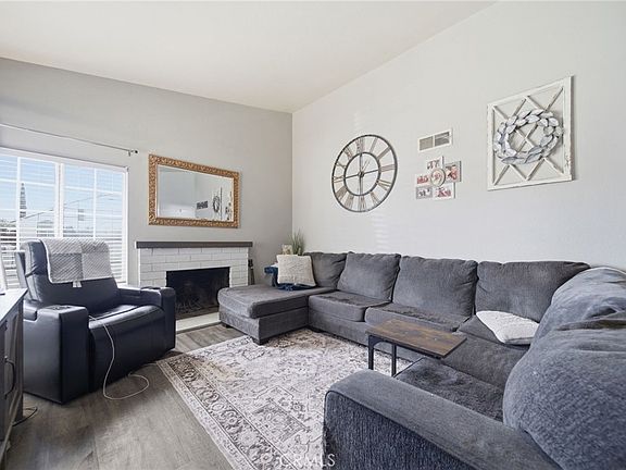 3rd image of 12576 Hackberry Ln