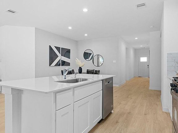 5th image of 6004 Cherry Meadows St