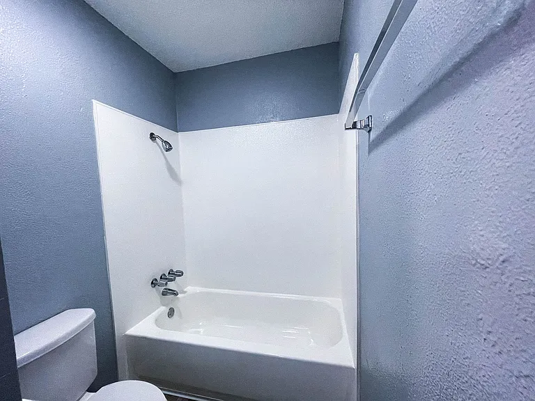 8907 Parkfield Dr — Photo 24