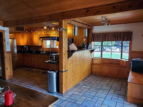 Kitchen and breakfast nook