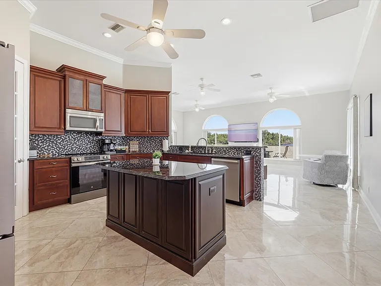 2371 Coral Point Dr — Photo 8