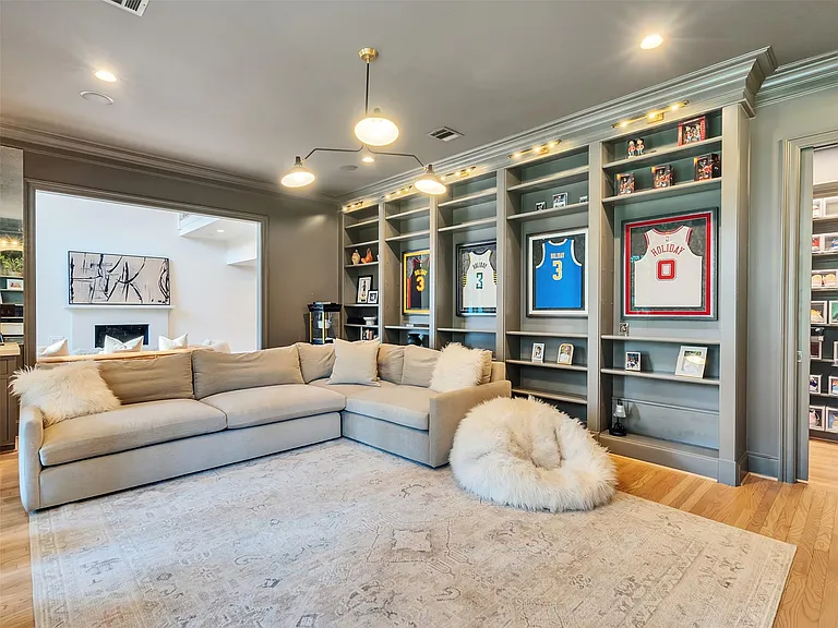 6608 Vanderbilt St — Photo 13