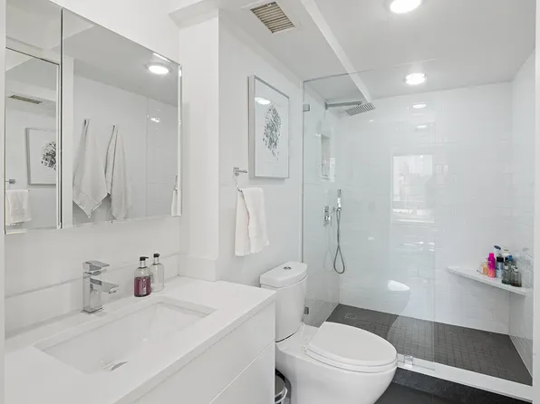 240 East 55th Street image 15 of 19