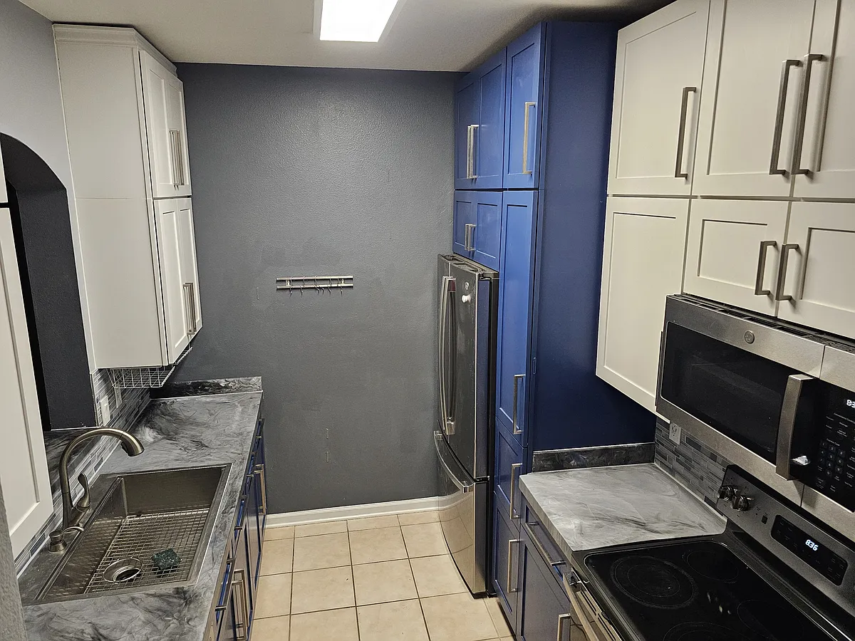 Updated kitchen - 7990 Baymeadows Rd E #424