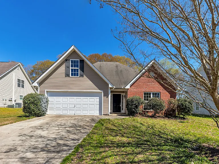 110 Vineyard Ridge Dr — Photo 1