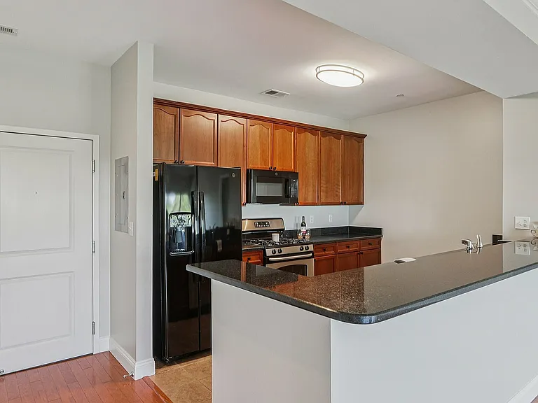 17-web-or-mls-Pawtucket Blvd-S2407-017