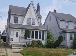 300 Marcellus Rd, Mineola, NY 11501