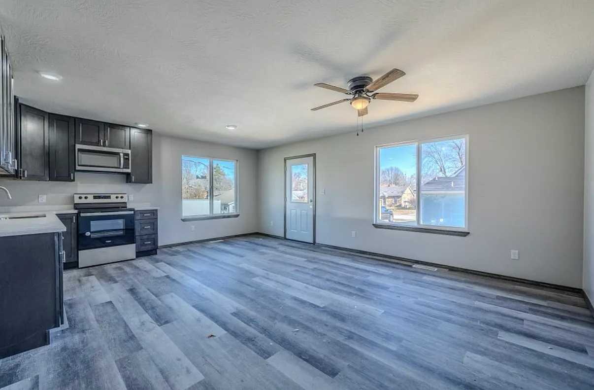 2 bed, 878 sqft, $1,050 — Photo 3