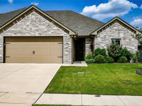 521 Landry Ct, Granbury, TX 76049
