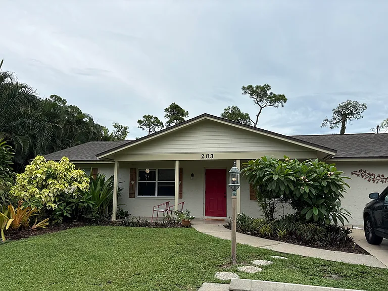 203 Esther St — Photo 42