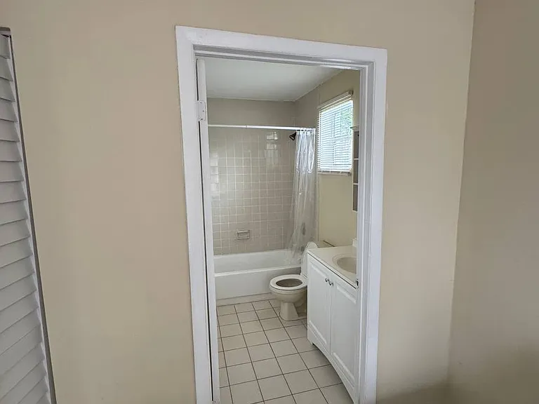 412 SW 10th Ct #412 — Photo 13