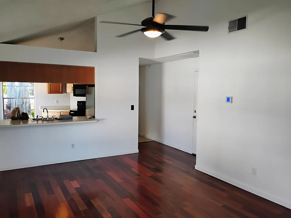 3721 Farnham Ct