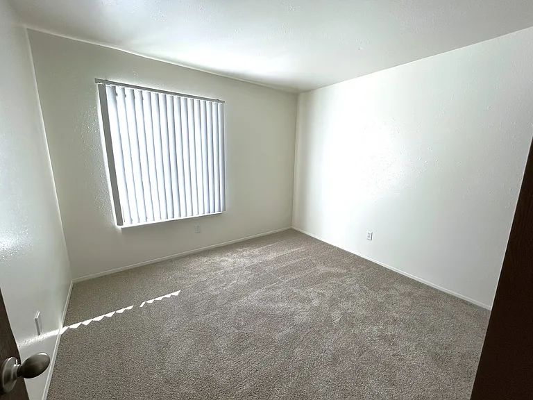 Windsor Place Apartments — Photo 143