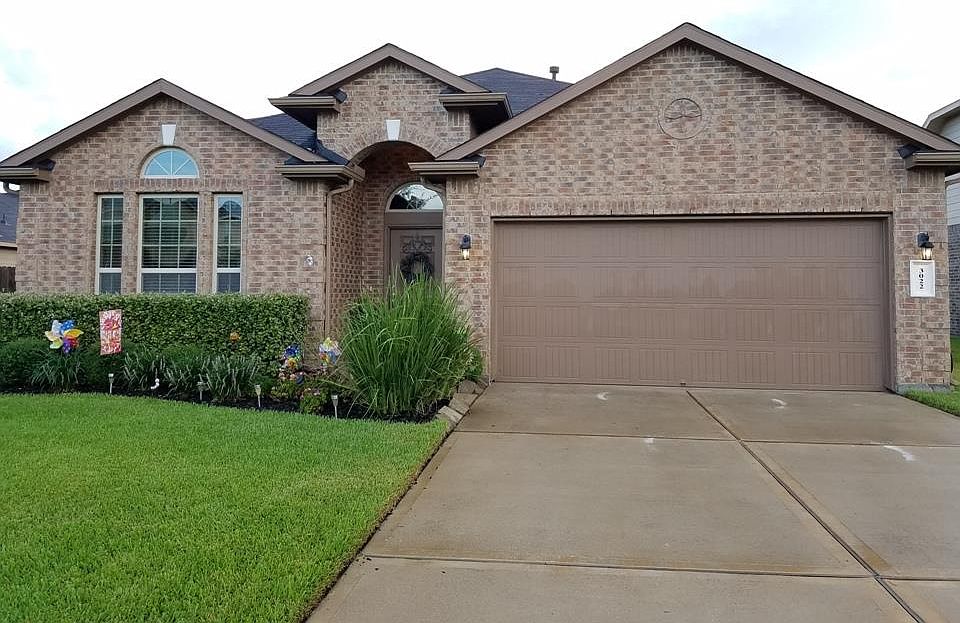 1st image of 3022 Cambridge Falls Dr