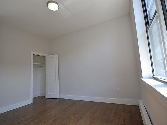 4th image of 229 Carroll St APT 3