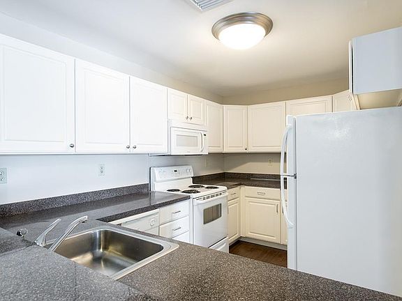 3rd image of 30 Franklin St Unit 324