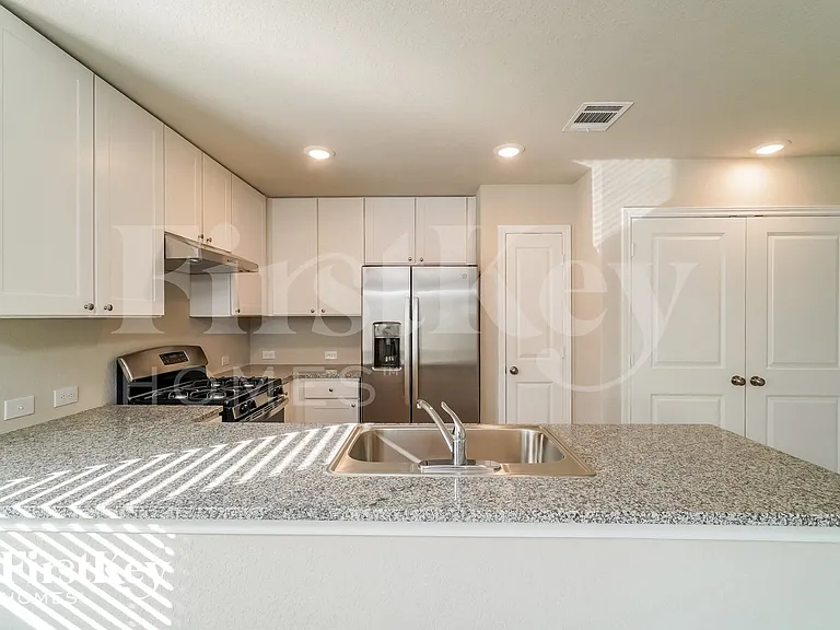 10783 Prusiner Dr — Photo 7