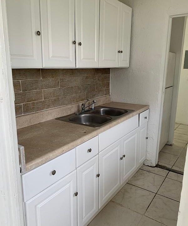 2nd image of 1833 NW 49th St