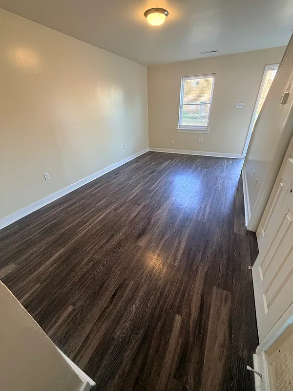 2 bed, 1.0 bath, $896 — Photo 4