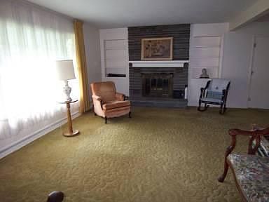 3rd image of 4 Black Ave W