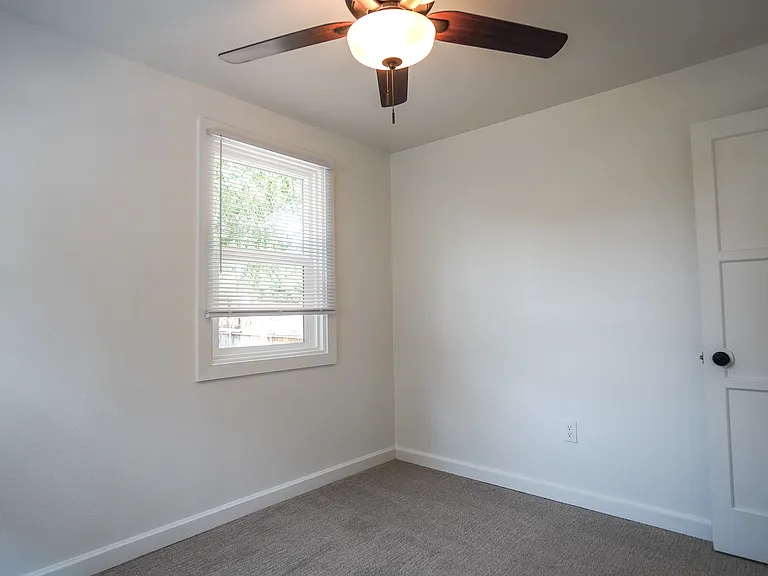 4213 W Clark St — Photo 14