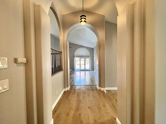 3rd image of 3278 Magnolia Ave
