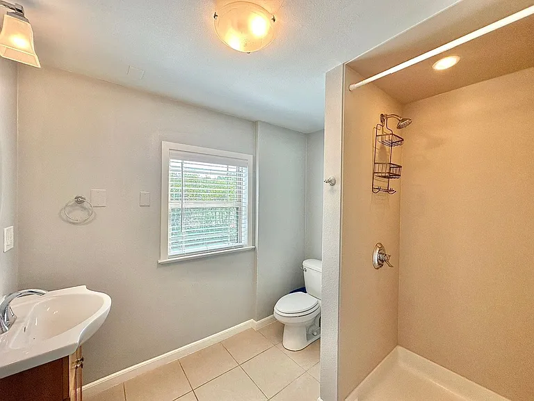 802 Hamvasy Ln — Photo 47