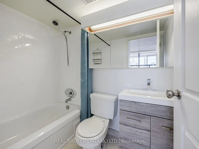 105 McCaul St #708 — Photo 13