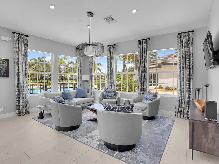 St. Tropez Townhomes & Villas — Photo 35