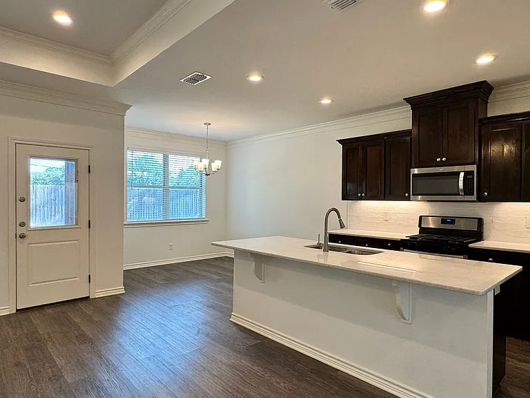3704-3784 Cottage Park Cir — Photo 8