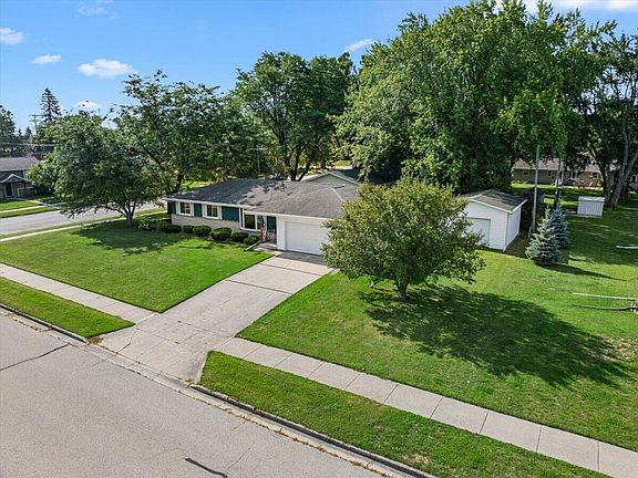 3rd image of 309 Braatz DRIVE