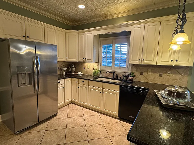 416 Towne Lake Dr — Photo 8