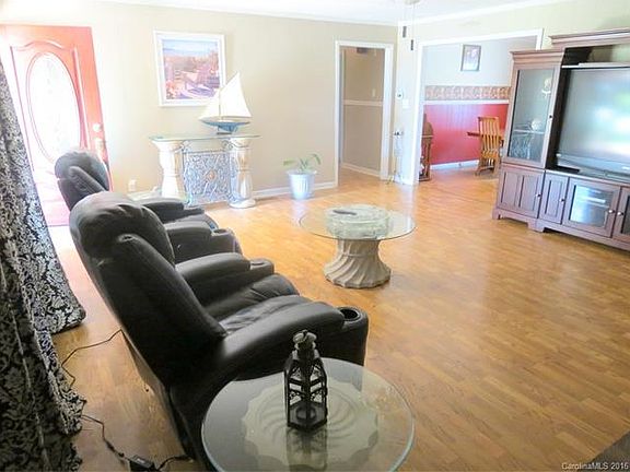 4th image of 1086 N Hill Dr