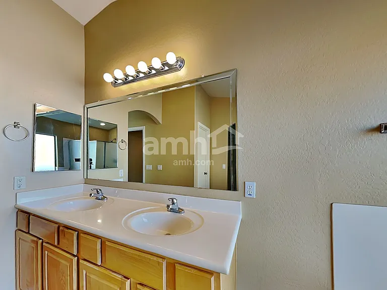 10143 W Preston Ln — Photo 13