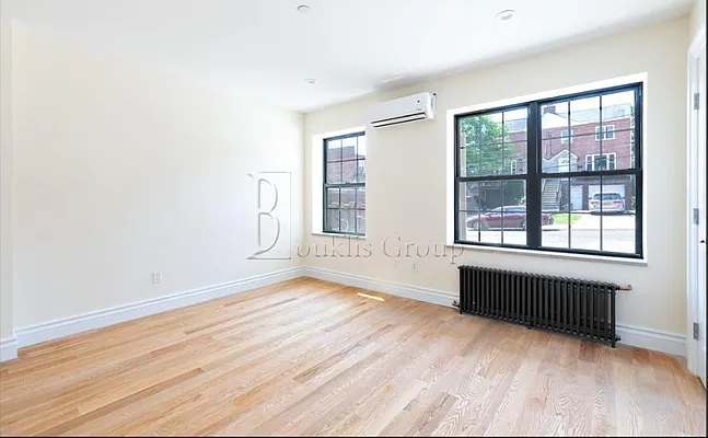 Rented by Bouklis Group | media 14