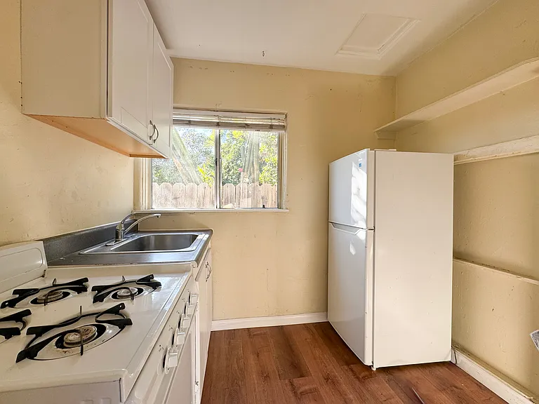 2505 J St #12 — Photo 3