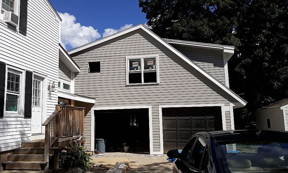 Renovated garage (w apt).