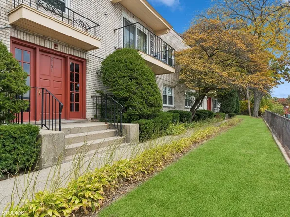 2101 Saint Johns Ave APT C, Highland Park, IL 60035