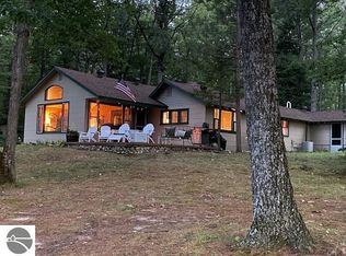 14786 Nuenfelt Rd, Johannesburg, MI 49751