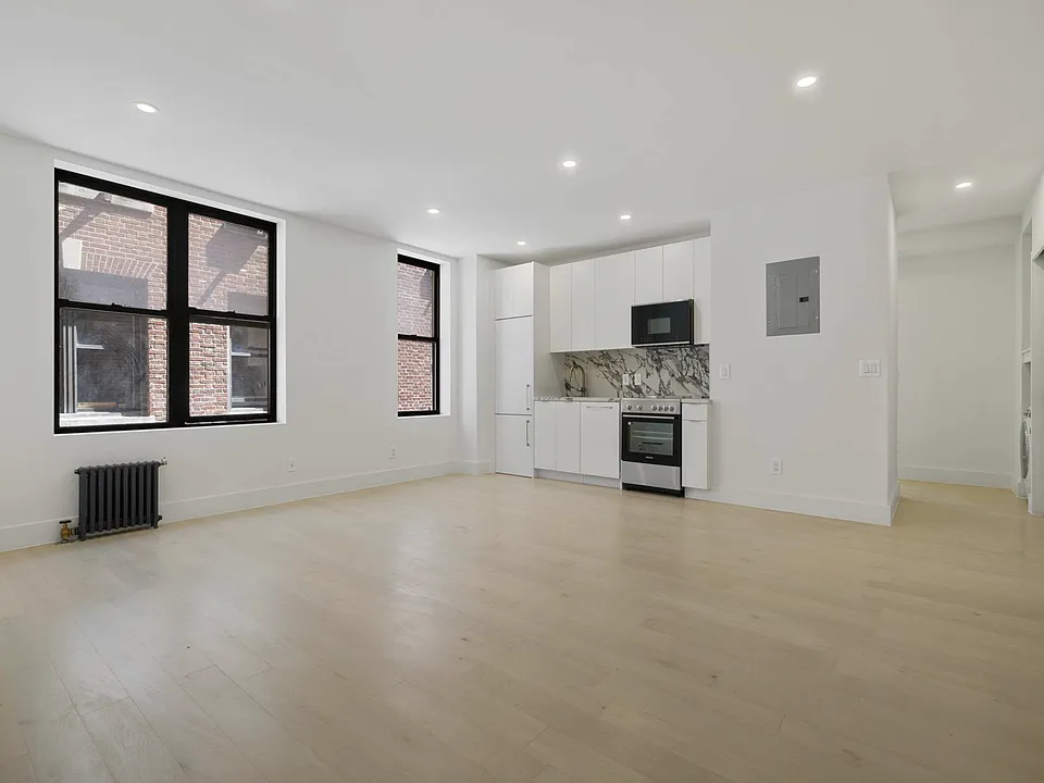 301 W 22nd St #38