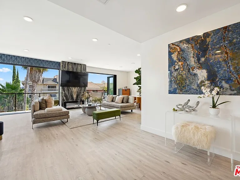 137 N Doheny Dr #3 — Photo 6